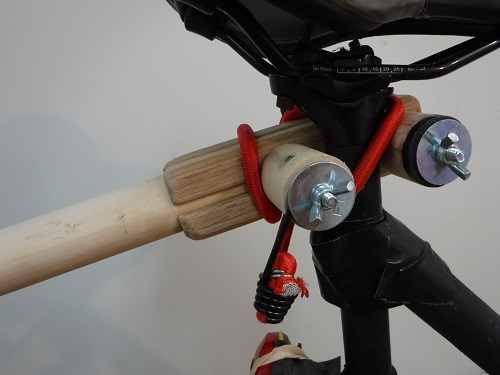 Towbar, connected to the bicycle seat tube.