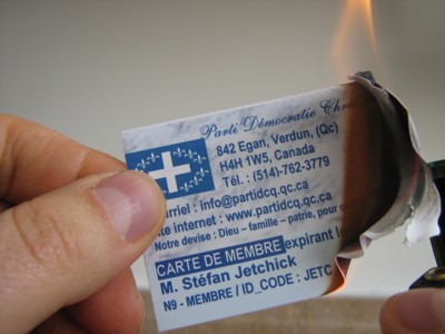 Carte de membre en flammes