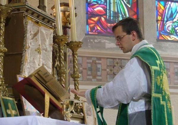 Le premier cur de la FSSP  Qubec, l'abb Guillaume Lodd.