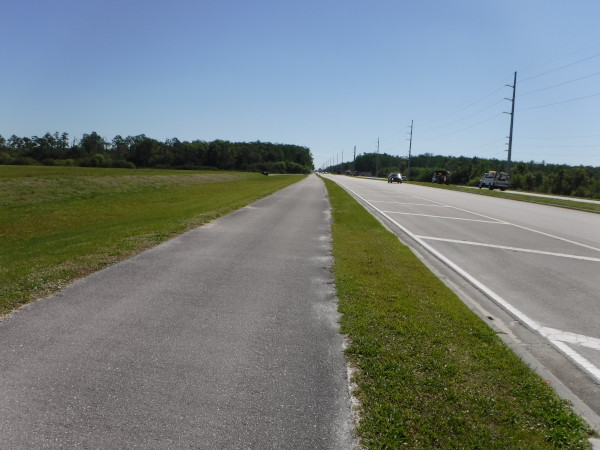 Ouf, de retour sur une piste cyclable, encore du ct nord de la route.